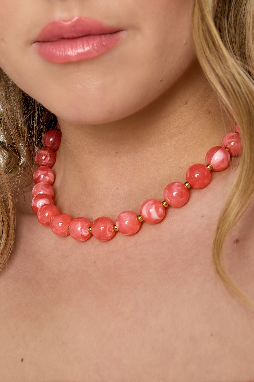 Kralenketting met goude kraaltjes tussendoor 13.5mm