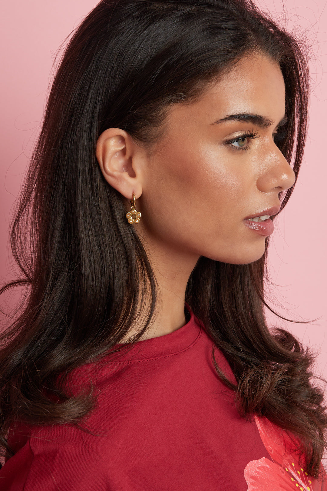 Oorringen met steentjes in bloem